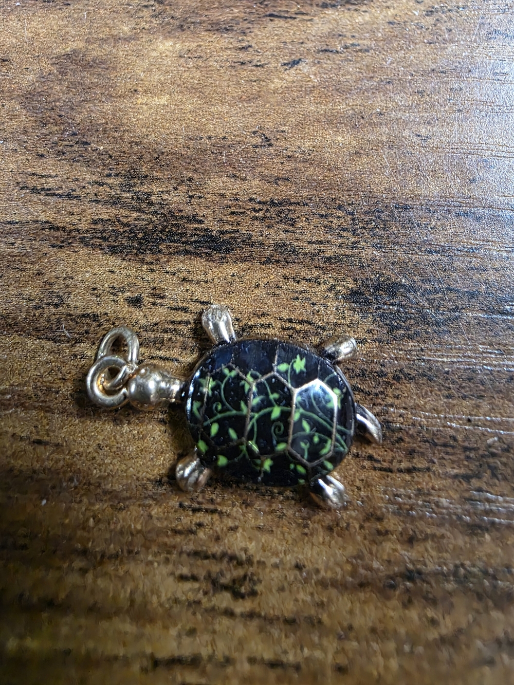 “Vintage Style Turtle Pendant Green
